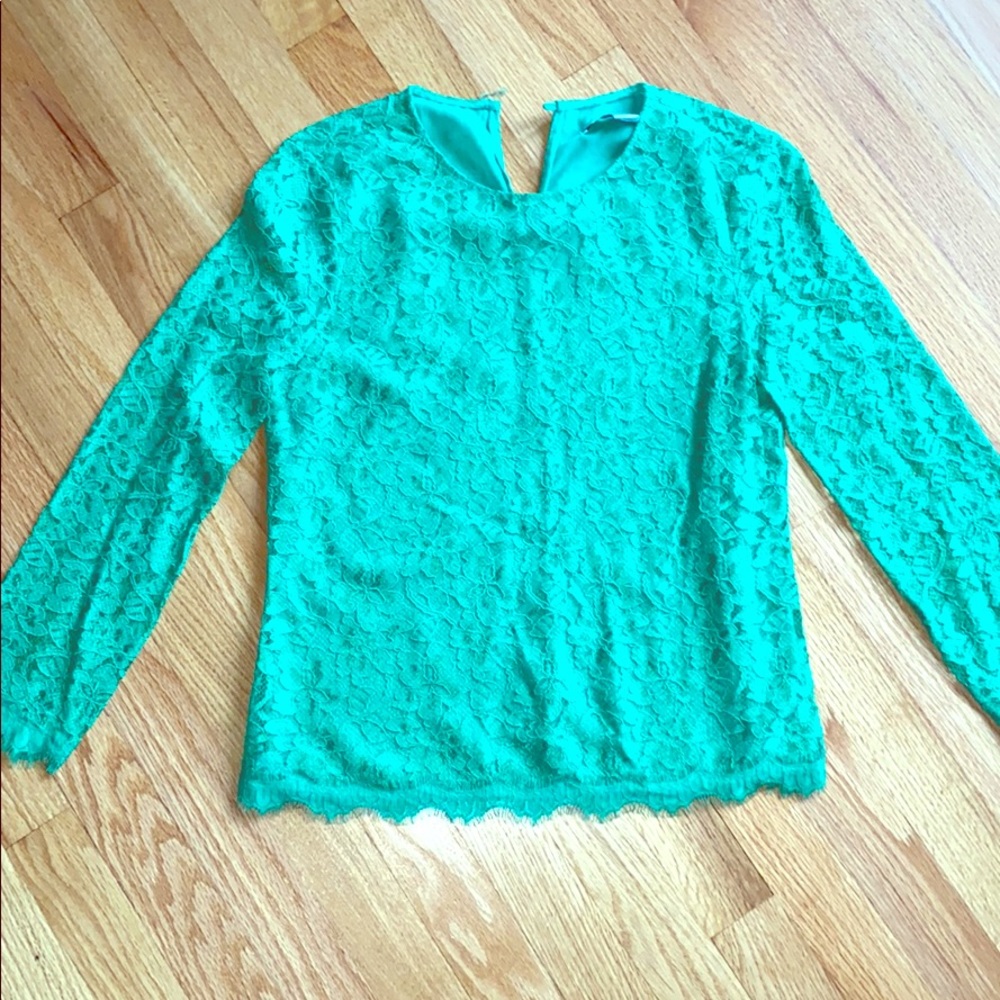 Diane Von Furstenberg lace top w/scalloped edges